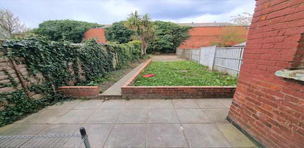 			4 Bedroom, 1 bath, 1 reception Terraced House			 Harlesden Road, Harlesden